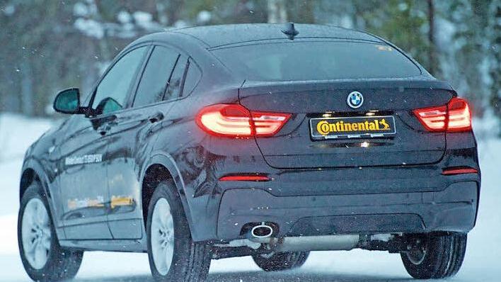 Vierradantrieb hilft nicht beim Bremsen. Deshalb benötigen auch SUV-Fahrzeuge im Winter eine optimal an die Witterung angepasste Winterbereifung.