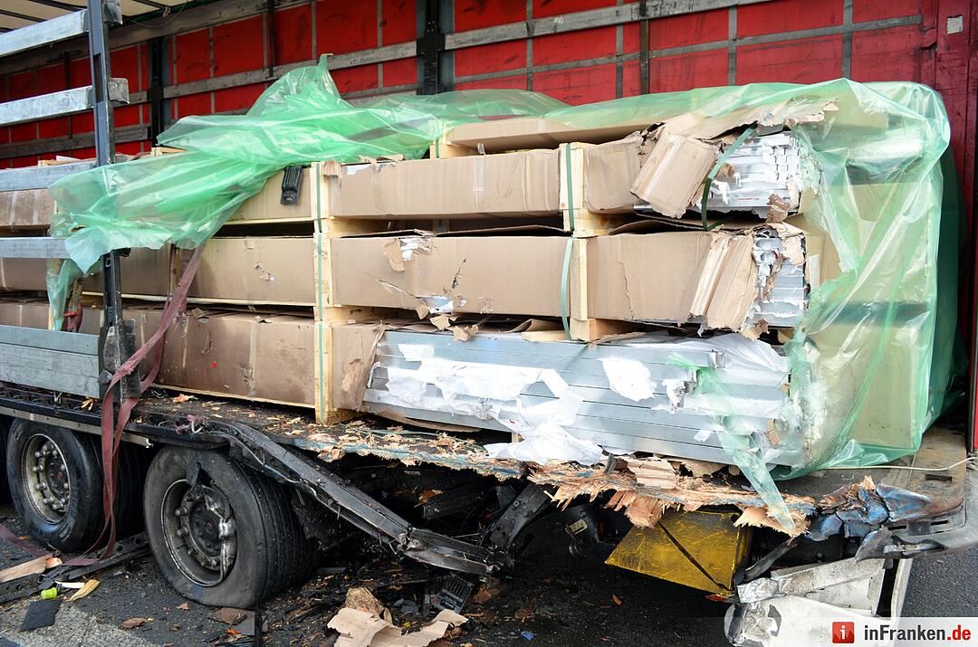 Schwerer Unfall mit Autotransporter auf A3 bei Würzburg