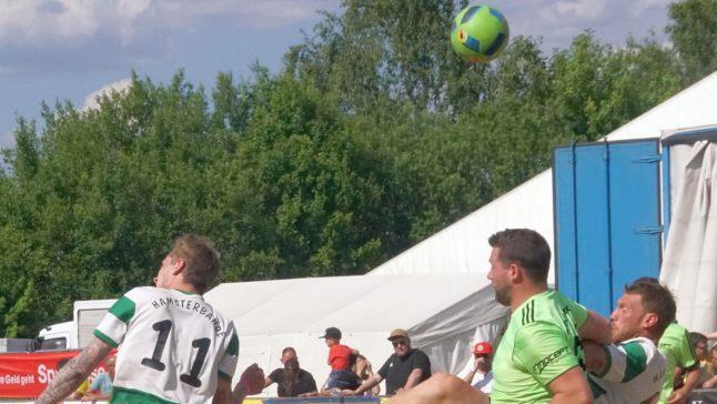 Im Achtelfinale behaupteten sich die Jungs der abermals erfolgreichen "Hamsterbande" aus Ebensfeld (gr&uuml;n) gegen die Mannschaft des SK Lation.Mario Deller