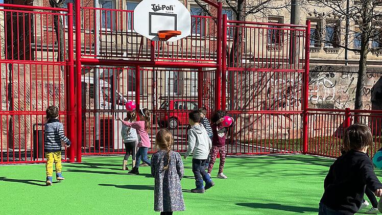 Nürnberg: Multifunktionsplatz in der Austraße in Gostenhof ist eröffnet