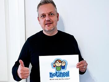Jörg Schnappauf mit dem &bdquo;Notinsel&ldquo;-Logo