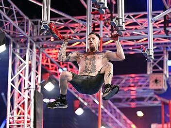 Grandiose Abschiedsvorstellung: Ninja-Urgestein Marvin Mitterhuber bew&auml;ltigte ein letztes Mal den Vorrunden-Parcours. Direkt nach dem Buzzern erkl&auml;rte er: "Das war's, ich beende meine Ninja-Karriere." Da war nicht nur Frank Buschmann geschockt.