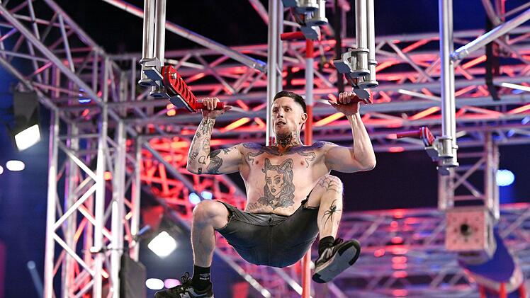 Grandiose Abschiedsvorstellung: Ninja-Urgestein Marvin Mitterhuber bewältigte ein letztes Mal den Vorrunden-Parcours. Direkt nach dem Buzzern erklärte er: "Das war's, ich beende meine Ninja-Karriere." Da war nicht nur Frank Buschmann geschockt.