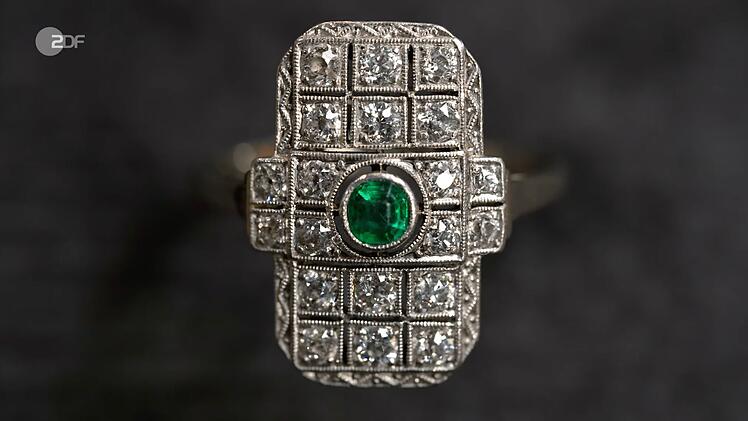 F&uuml;r den Art-d&eacute;co-Plaque-Ring um 1920 w&uuml;nschte sich der Verk&auml;ufer 350 Euro.