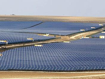 Mit dieser Freiflächen-Photovoltaikanlage bei Gut Leimershof ist  Breitengüßbach Solar-Spitzenreiter  im Landkreises Bamberg.  Hier wurden im sonnenreichen Vorjahr 18 Millionen Kilowattstunden Strom erzeugt.      Archivbild: Rudolf Mader