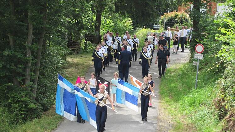 Zu Beginn fand ein Festzug statt.  Foto: Diana Leitsch