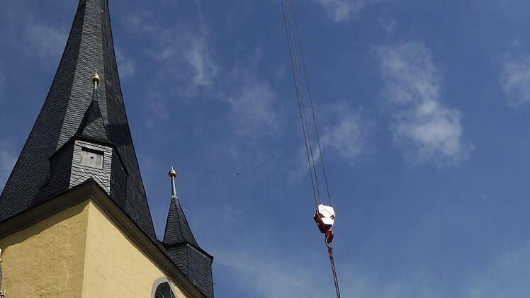 Impression vom Einbau der neuen Kirchenglocken in Gleußen.Berthold Köhler