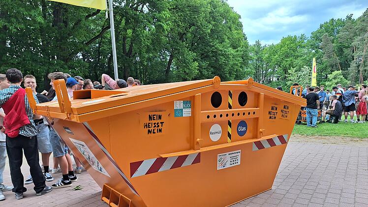 Bürgermeistersteg in Erlangen: Party trotz harter Regeln