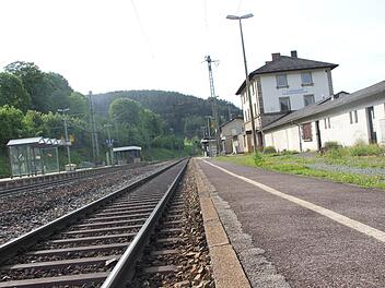 Von Süden kommend (wie auf dem  Bild)  war der Bahnhof Ludwigsstadt viele Jahre lang der letzte Halt vor der Zonengrenze. Foto: Andreas Schmitt