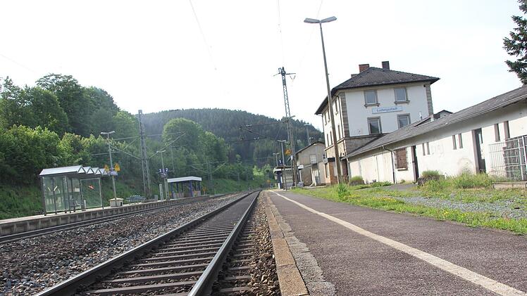 Von Süden kommend (wie auf dem  Bild)  war der Bahnhof Ludwigsstadt viele Jahre lang der letzte Halt vor der Zonengrenze. Foto: Andreas Schmitt