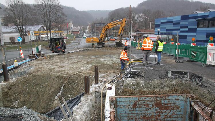 Die Baustelle in der Hofer Straße in Höhe der Stadtwerke ist der Grund für die Umleitung. Foto: Alexander Hartmann