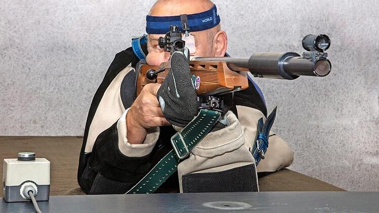 Nicht nur die Aktiven der Michelauer Sportschützen legen es drauf an zu treffen - auch die Michelauer Fotofreunde suchen bei ihren "Shootings" bildstarke Ziele. Fotos: Klaus Gagel