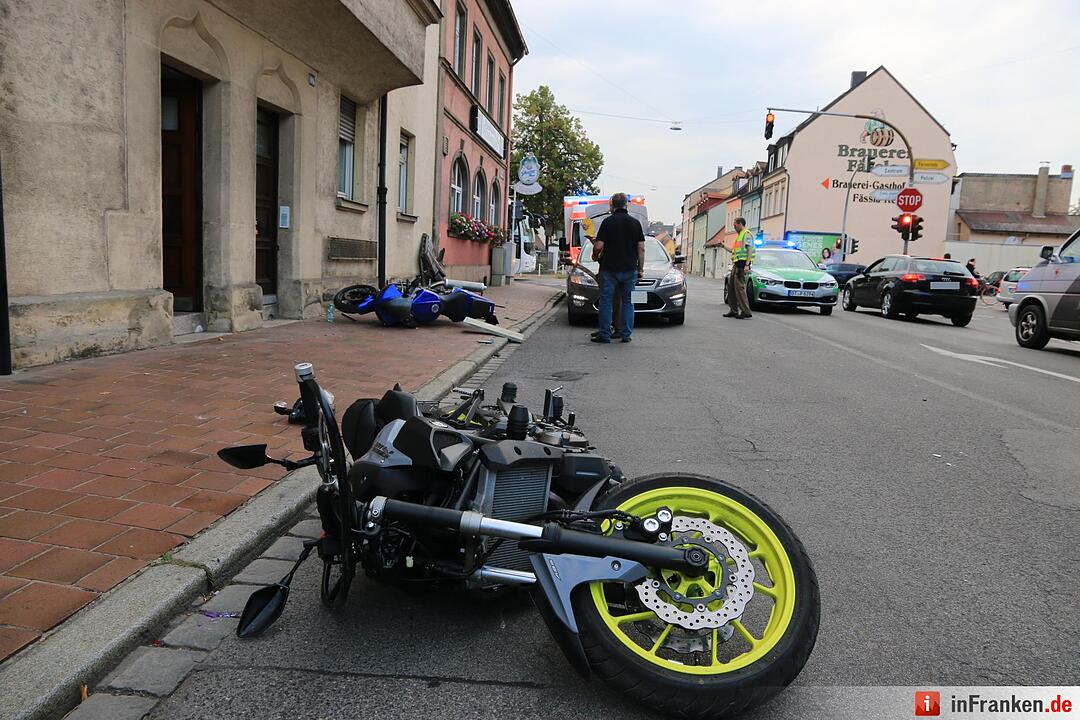 Motorradfahrschüler prallt in Bamberg gegen Stromkasten