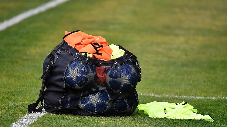 Die Saison der Fußball-Amateure in Bayern kann frühestens am 19. September fortgesetzt werden. Archivbild: Sportfoto Zink