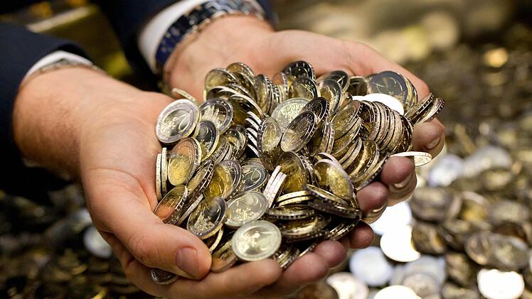 Forchheim hat nicht genug Geld, um zu investieren und schiebt einen Schuldenberg von über 20 Millionen Euro vor sich her. Doch die Ratsmehrheit billigte am Donnerstag den Etat 2015. Foto: dpa