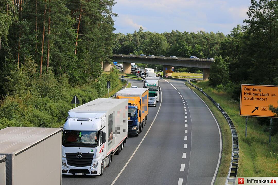 Brennendes Auto auf der A73 bei Bamberg
