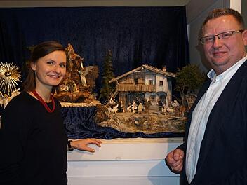 Ausstellungseröffnung im Bruder-Franz-Haus auf dem Kreuzberg.  Gezeigt werden Krippen  aus der Sammlung von Jochen Happel (Eichenzell). Die Laudatio zur  Ausstellung hielt von der Kulturagent Rhön-Grabfeld Pauline Feichtinger.  Foto: Marion Eckert