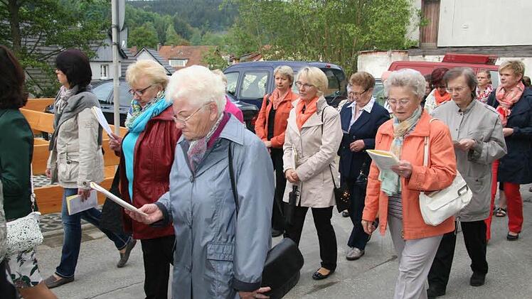 Auch in diesem Jahr kamen wieder Hunderte Menschen nach Wallenfels, um der Fronleichnamsprozession beizuwohnen.