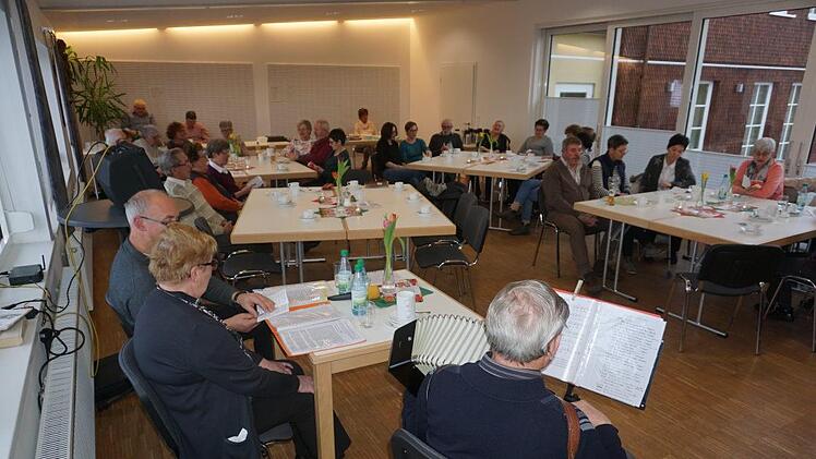 Auf reges Interesse stieß der Sing- und Erzählnachmittag mit dem Rhönklub  Zweigverein Walddörfer. Marion Eckert