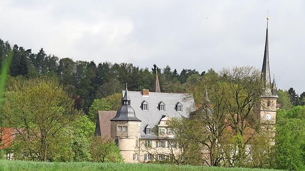 Das malerische Schloss Ahorn im Frühling  Foto: Initiative Rodachtal e.V.