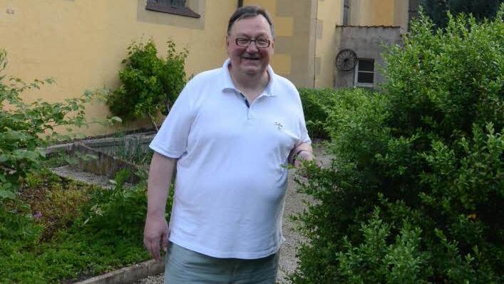 Pater Werner Pieper OMI zieht sich gerne zur Erholung in den Klostergarten zurück. Foto: Hofmann