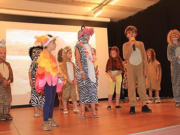 Im ersten Teil des Schülerkonzertes begeisterten die Kinder mit einer Kurzfassung der Musicals "König der Löwen". Gerda Völk