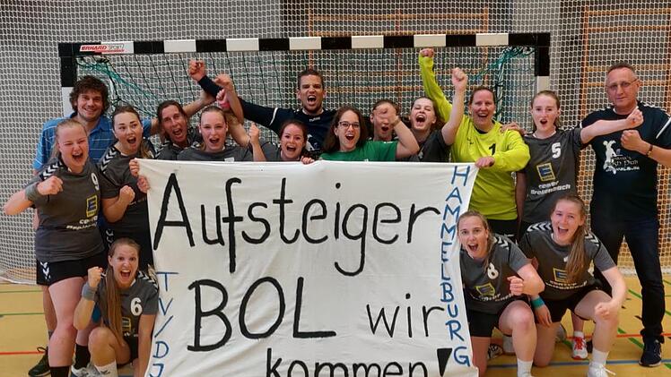Vorfreude auf die Bezirksoberliga bei den Frauen des TV/DJK Hammelburg, die die Saison in der Bezirksliga als Vizemeister abschlossen. Foto: Bernhard Hereth