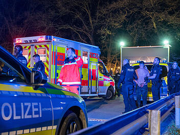 Tödlicher Streit vor Disco in Trittau - 21-Jähriger stirbt