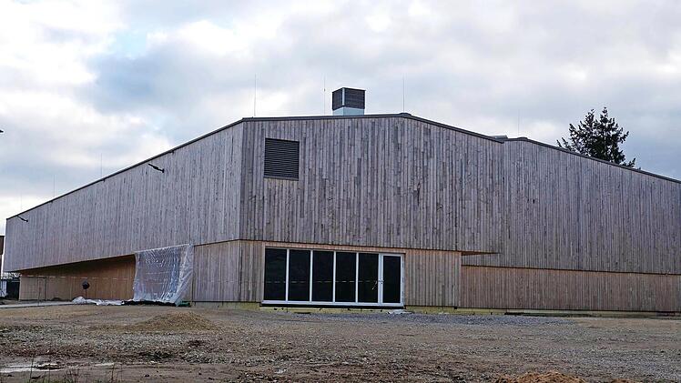 Die neue Ballsporthalle des ASV soll schon bald fertiggestellt sein.