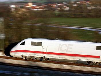 Noch wird darum gerungen, dass der ICE einmal häufiger nach Courg einfährt als in Tagesrandlagen. Foto: CT-Archiv