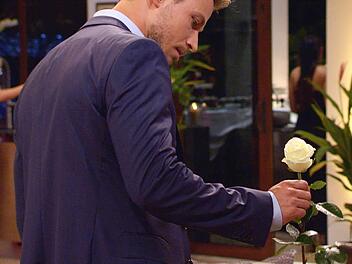 Die neue Staffel "Der Bachelor " ist auf RTL gestartet. Alle Infos zu 'Der Bachelor' im Special bei RTL.de: http://www.rtl.de/cms/sendungen/show/der-bachelor.html Foto: RTL/Marie Schmidt