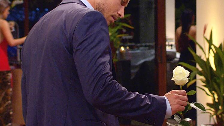 Die neue Staffel "Der Bachelor " ist auf RTL gestartet. Alle Infos zu 'Der Bachelor' im Special bei RTL.de: http://www.rtl.de/cms/sendungen/show/der-bachelor.html Foto: RTL/Marie Schmidt