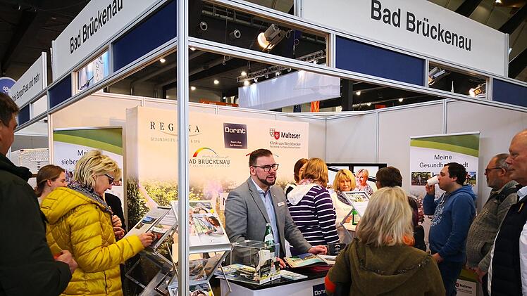 Kontinuierlich dicht umlagert war der Bad Brückenauer Informationsstand auf der Urlaubsmesse CMT. Das Publikum interessierte sich hauptsächlich für die vielfältigen Gesundheits- und Wellness-Angebote in der Rhön.