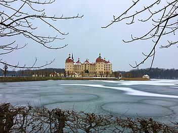 Rund um die Moritzburg bei Dresden wurden viele Außenaufnahmen zum Aschenbrödel-Film gedreht.