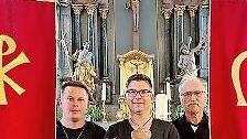 20. Teilnahme als Fahnenträger und Kreuzträger (von links): Sebastian Beck (Fahne), Christian Wehner (Kreuz), Manfred Stenke (Fahne).