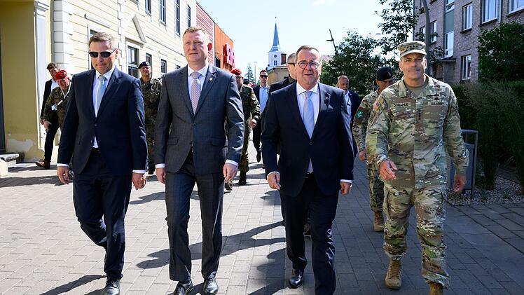 &Uuml;bergabe 1. Deutsch-Niederl&auml;ndisches Korps in Estland