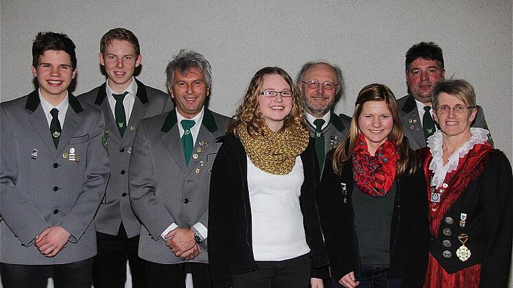 Sportliche Ehrungen erhielten (v.l.): Julian Brönner, Maximilian Fürst, Jürgen Pfrang, Alicia Böhm, Lothar Bold, Lena Müller, Frank Martin und Gerda Busch.