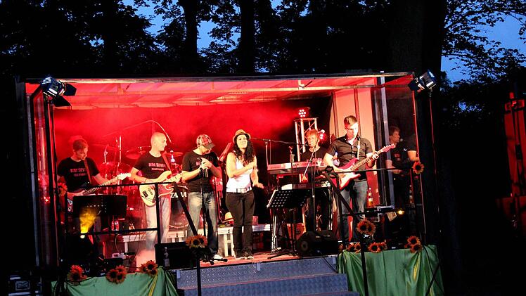 Die Band Mac Seven heizte kräftig ein.