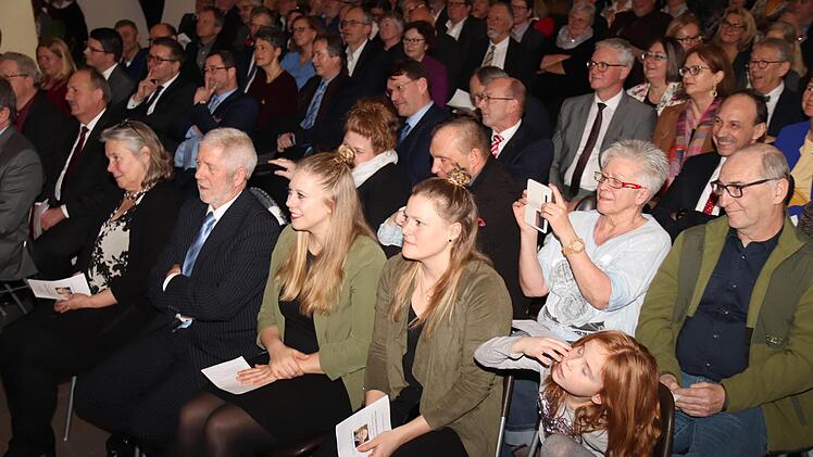 Die Familie Lohneiß - rechts zwei Töchter und Enkelin, links Ehefrau SusanneJohanna Blum