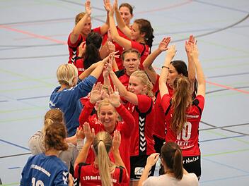 Teamgeist zählt beim FC Bad Brückenau, der erstmals vier Mannschaften in eine Handballsaison schickt. Die FC-Frauen spielen nach dem Aufstieg in der Bezirksoberliga. Foto: Sebastian Schmitt