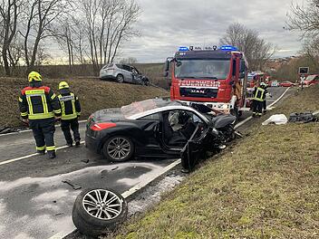 Zwei Personen nach &Uuml;berholvorgang verletzt