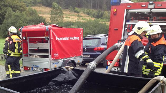 Die Feuerwehren des Rodachtals arbeiteten bei ihrer gemeinsamen &Uuml;bung gut zusammen.  Foto: M.&nbsp;Wunder