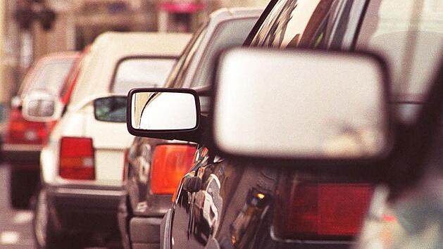 Der Verkehr im Landkreis Bad Kissingen wird immer dichter: Die Zahl der zugelassenen Fahrzeuge steigt von Jahr zu Jahr scheinbar unaufhaltsam. Siegfried Farkas