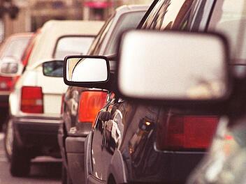 Der Verkehr im Landkreis Bad Kissingen wird immer dichter: Die Zahl der zugelassenen Fahrzeuge steigt von Jahr zu Jahr scheinbar unaufhaltsam. Siegfried Farkas