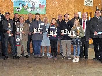 Unser Bild zeigt die erfolgreichen Z&uuml;chter mit den Ehreng&auml;sten.