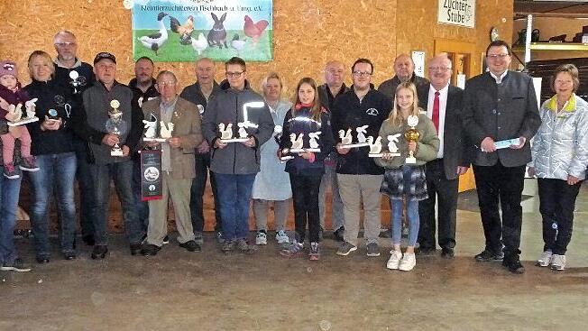 Unser Bild zeigt die erfolgreichen Z&uuml;chter mit den Ehreng&auml;sten.