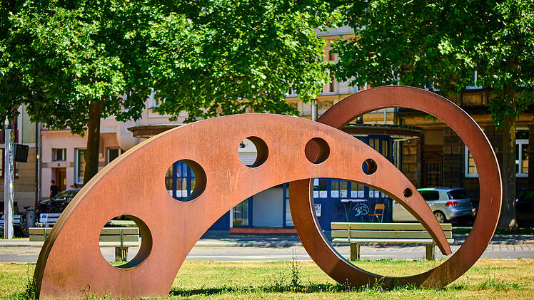 Bamberg: Parkplätze am Markusplatz gesperrt - wegen Restaurierung einer Skulptur
