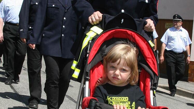 Zum Festzug gaben sich Feuerwehren aus der gesamten Umgebung die Ehre.