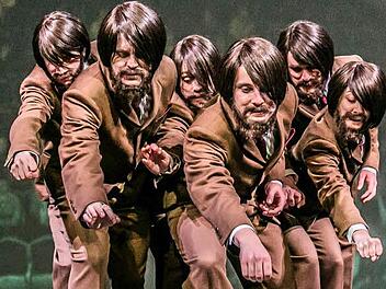 Austauschbar: Wer ist nun wer in Jakob Fedlers Version von Kleists "Amphitryon" am Erlanger Markgrafentheater Fotos: Jochen Quast