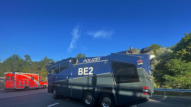 Brand im Berliner Grunewald nach Explosion am Donnerstag (4. August 2022)